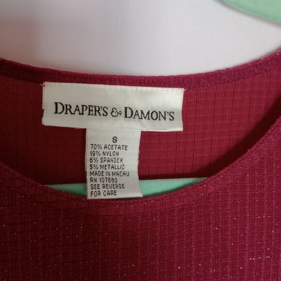 ⭐ Draper's & Damon's Metallic Stretch Knit Top Blouse Short Sleeve Red NWT Small - Picture 6 of 6